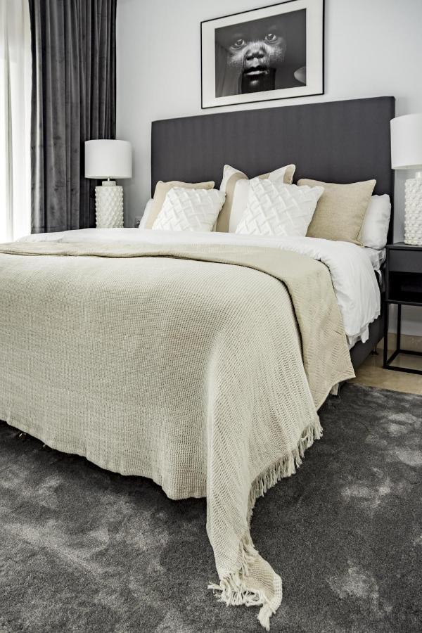 Djc - Modern 2 Bedroom Apartment Close To Beach 카사레스 외부 사진