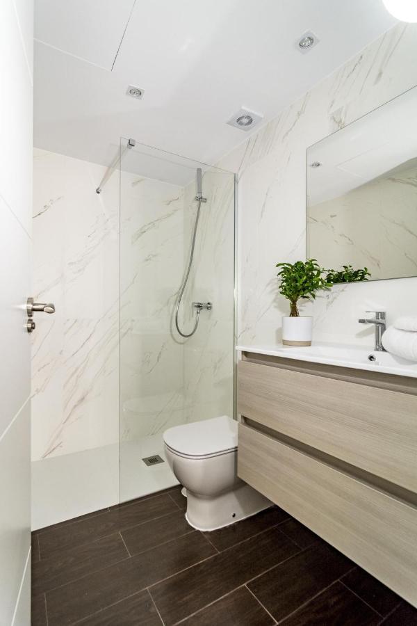 Djc - Modern 2 Bedroom Apartment Close To Beach 카사레스 외부 사진