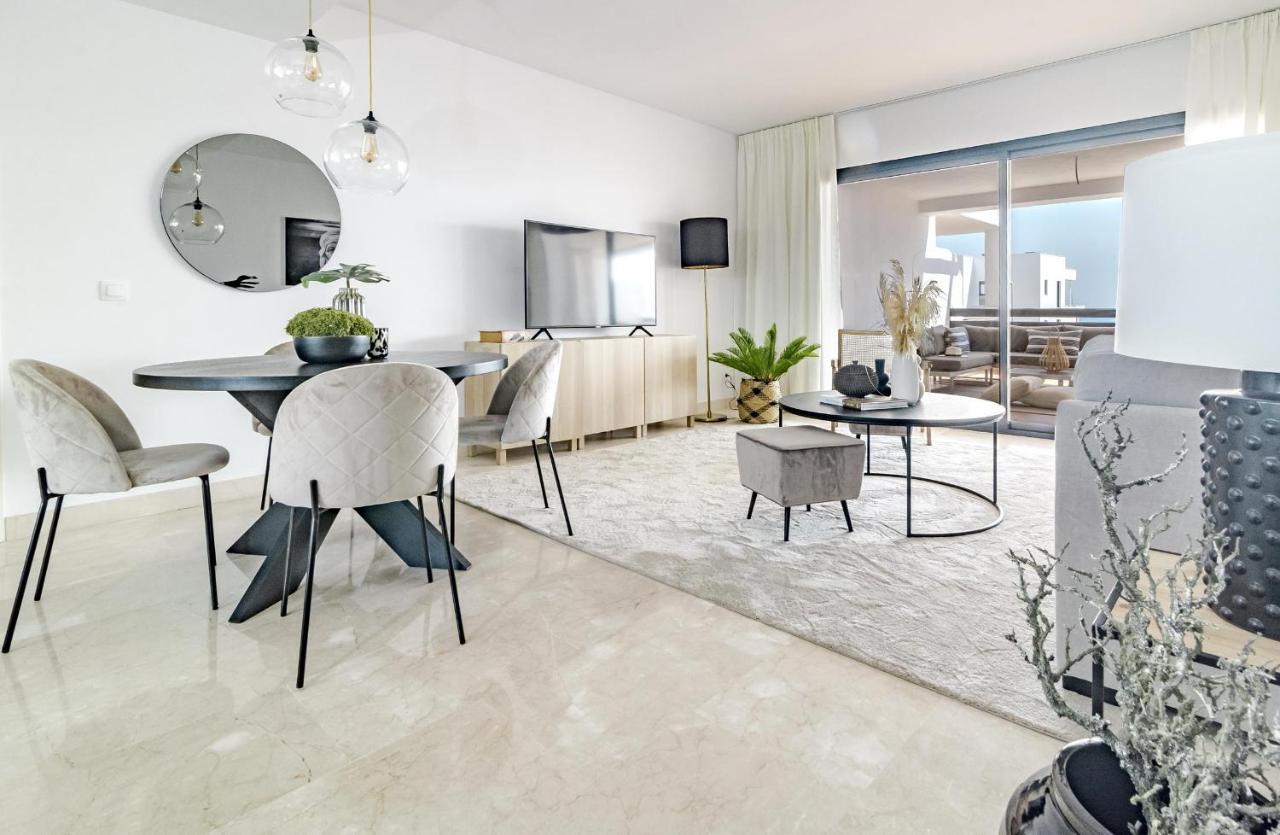 Djc - Modern 2 Bedroom Apartment Close To Beach 카사레스 외부 사진