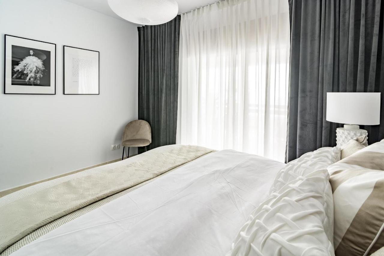Djc - Modern 2 Bedroom Apartment Close To Beach 카사레스 외부 사진