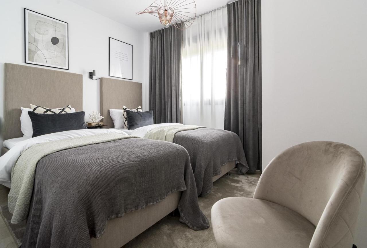 Djc - Modern 2 Bedroom Apartment Close To Beach 카사레스 외부 사진