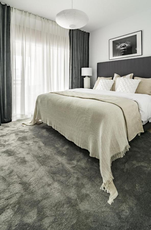 Djc - Modern 2 Bedroom Apartment Close To Beach 카사레스 외부 사진