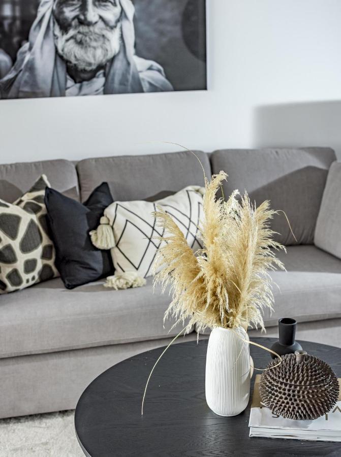 Djc - Modern 2 Bedroom Apartment Close To Beach 카사레스 외부 사진