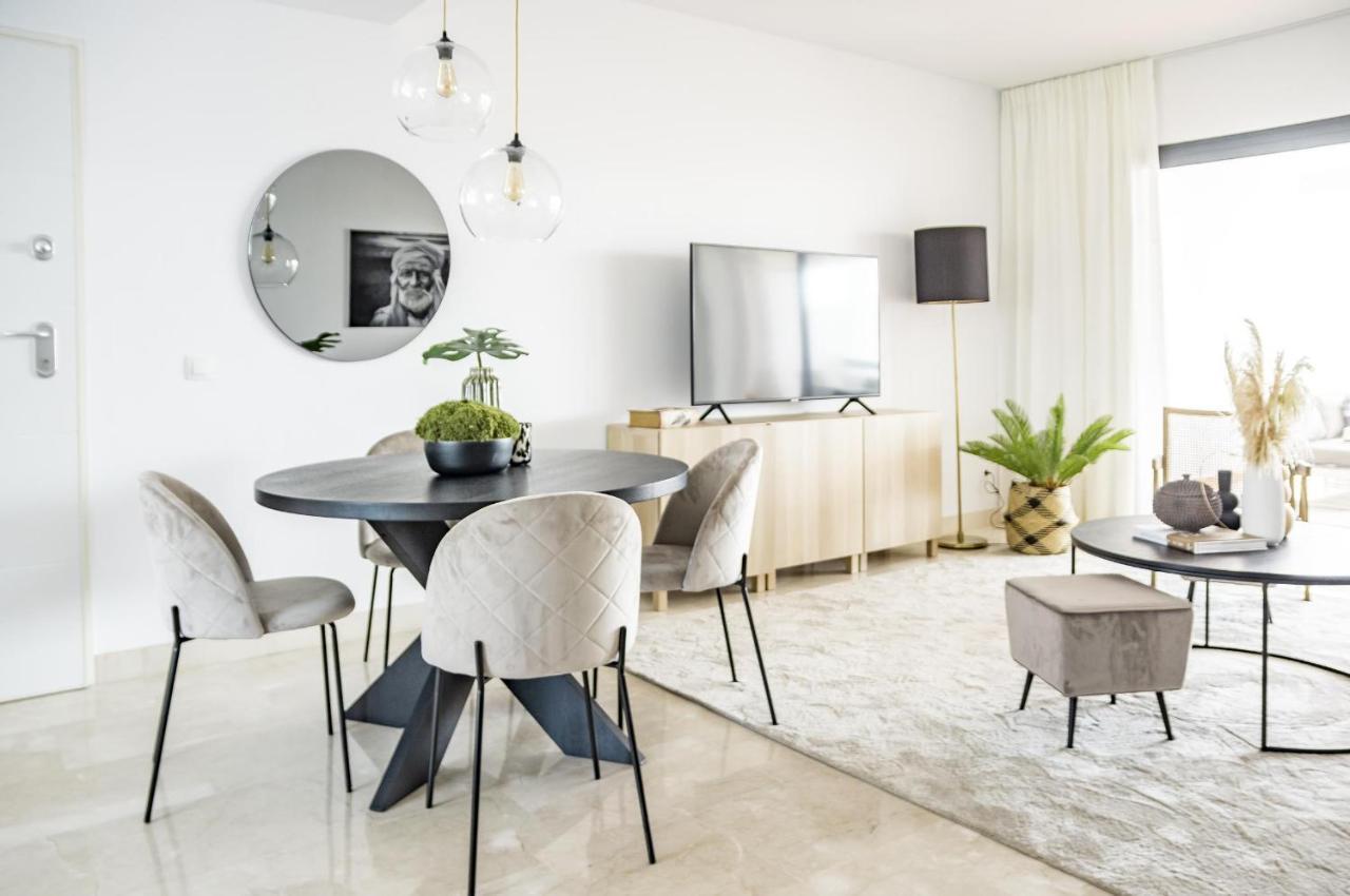 Djc - Modern 2 Bedroom Apartment Close To Beach 카사레스 외부 사진